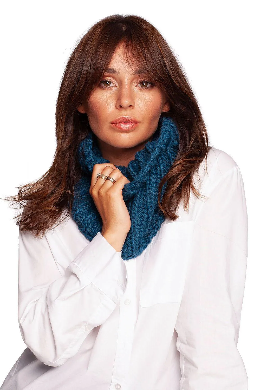 Chic Knit Infinity Scarf for Stylish Winter Warmth