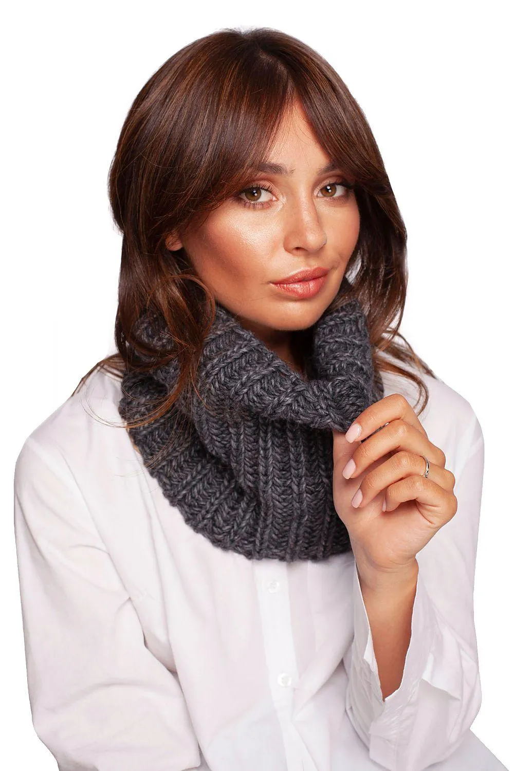 Chic Knit Infinity Scarf for Stylish Winter Warmth