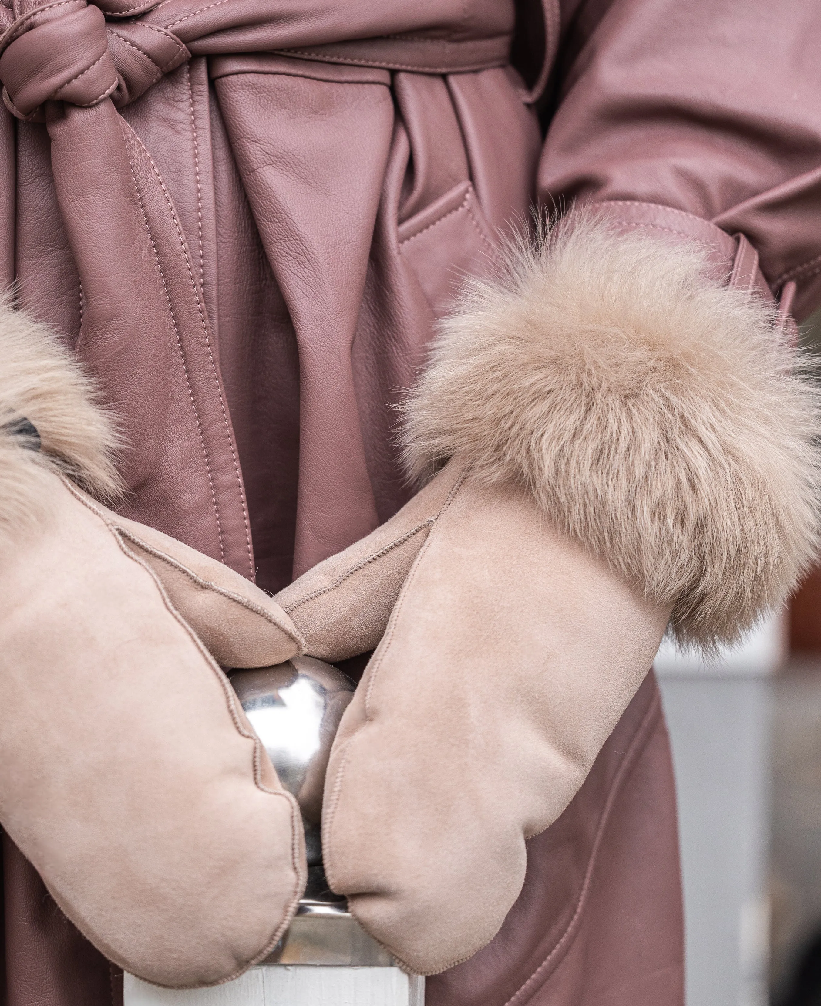 MILA CUFF Simply Taupe Mittens